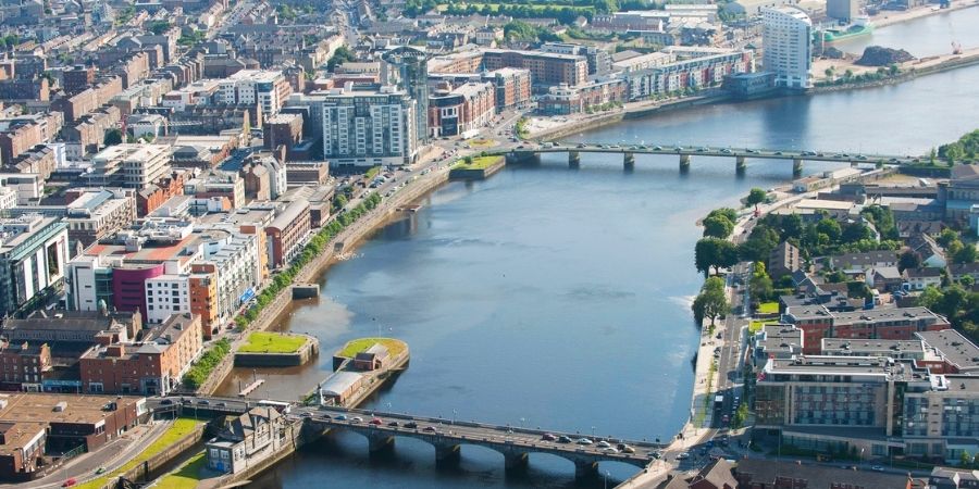 Vista Aérea de la Ciudad de Irlanda llamada LimerickLimerick