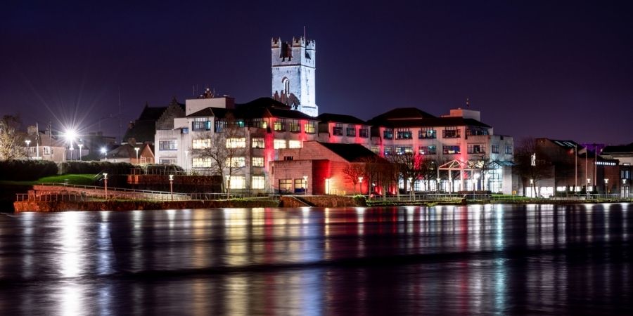 Limerick frente al río Shannon