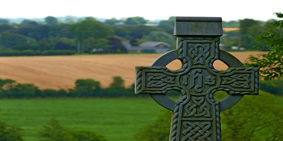 cruz en cementerio celta