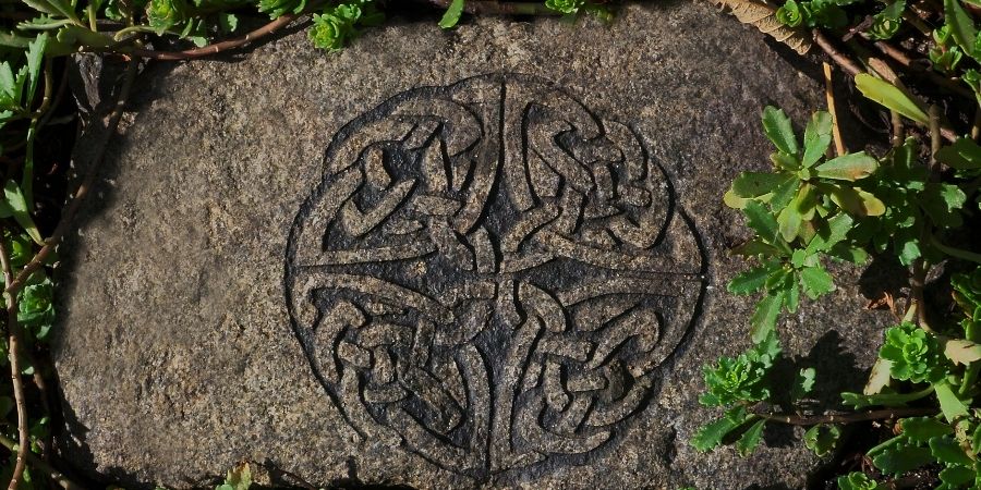 el nudo celta era es el principal amuleto de las brujas celtas