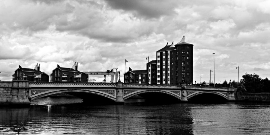 Puente en Belfast luego de la separación.