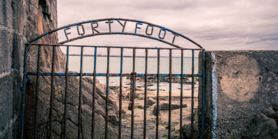 Forty Foot Rock chapuzón de fin de año en Irlanda 