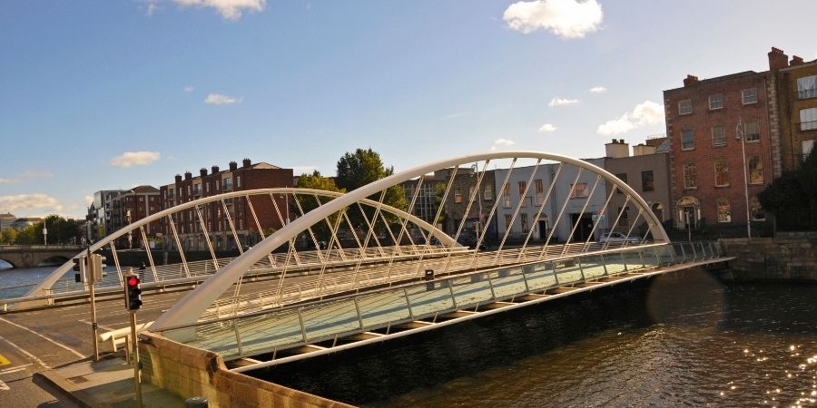 Puente James Joyce por la tarde