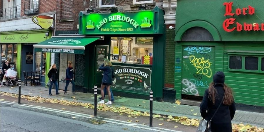 Leo Burdock sitio para comer en que ver en Dublín en un día