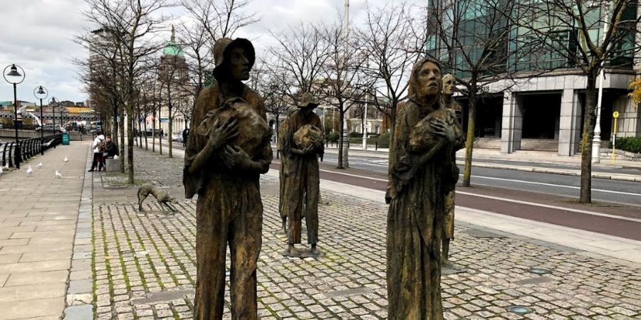 The Famine Memorial, monumento en representación a la hambruna de Irlanda