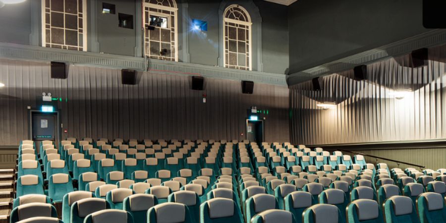 Pierce Brosnan en Irlanda y teatro y cine